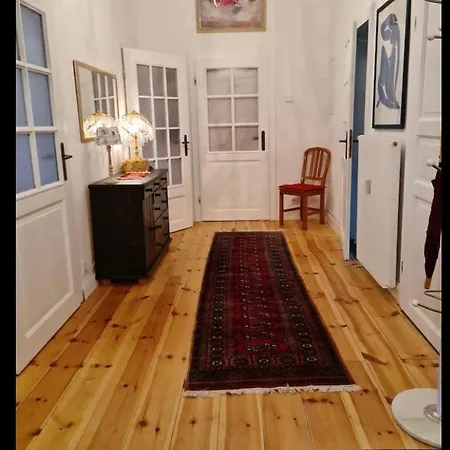 Nana-eg-80m2 Sanierter Altbau-parkplatz-kleiner Garten-wlan-netflix-2zimmer-kueche-dusche-wanne-waschmaschine Apartment *
