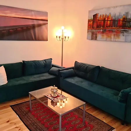 Nana-eg-80m2 Sanierter Altbau-parkplatz-kleiner Garten-wlan-netflix-2zimmer-kueche-dusche-wanne-waschmaschine オーバーハウゼン