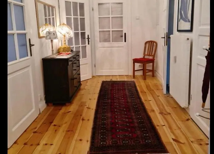 Nana-eg-80m2 Sanierter Altbau-parkplatz-kleiner Garten-wlan-netflix-2zimmer-kueche-dusche-wanne-waschmaschine Appartement *